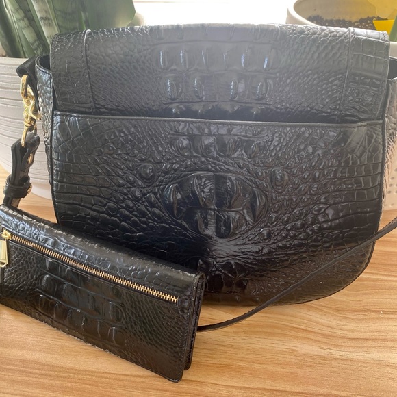 BrahminCrossbody W/ Matching Wallet- Black - Picture 2 of 6